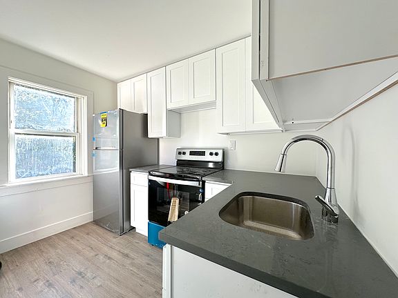 4th image of 11 E Parmenter St #1