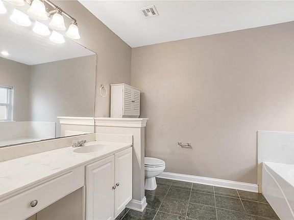 3rd image of 327 Madewood Dr