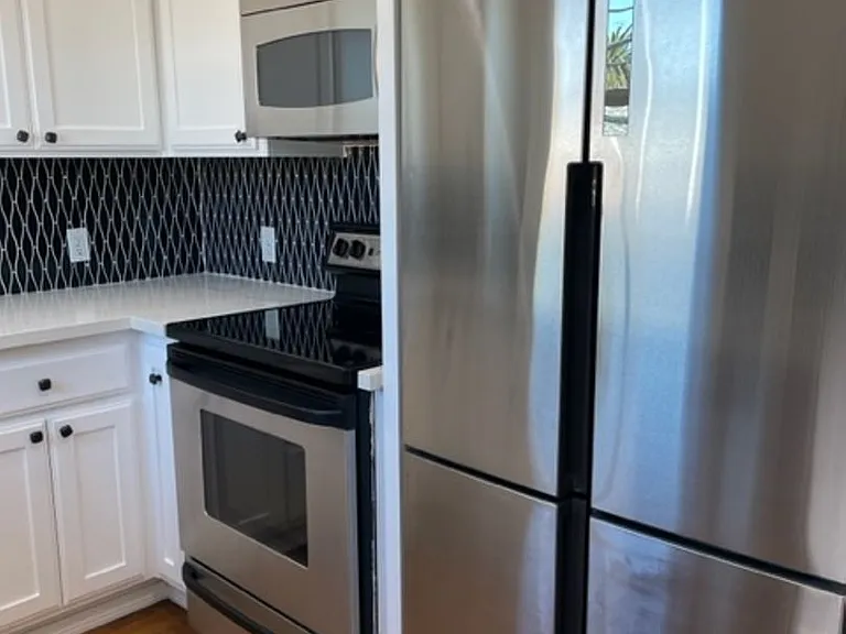 1023 E 1st St #16 — Photo 3