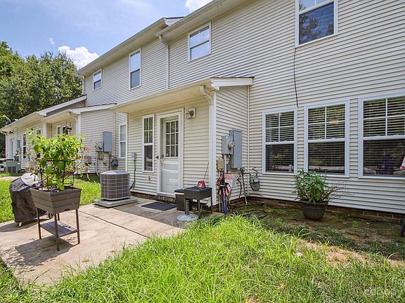 3rd image of 6778 Vlosi Dr