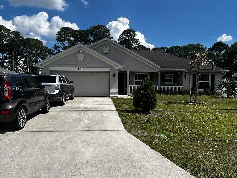 180 SW Voltair Ter — Photo 1