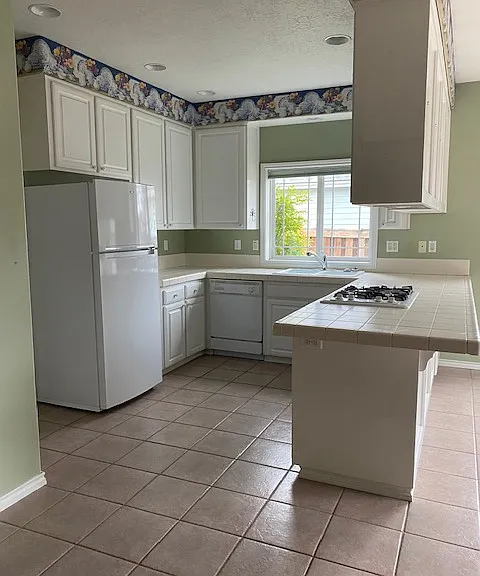 1777 Lambert St NW — Photo 4