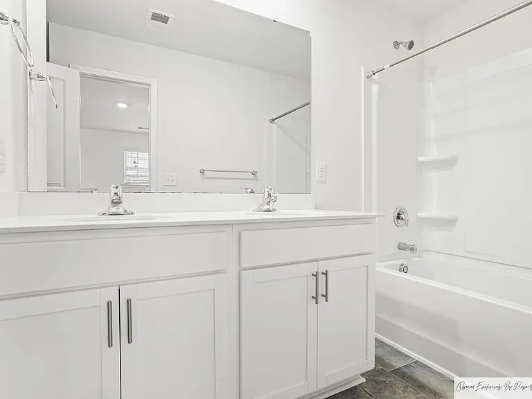 568 Stone Hollow Dr — Photo 33