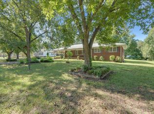 527 W Howell St, Hartwell, GA 30643