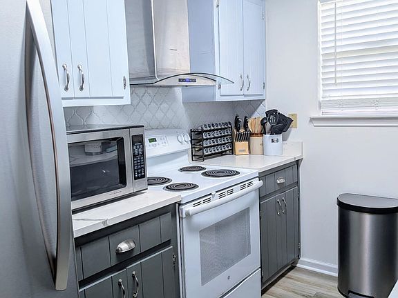 2nd image of 3137 Huttersfield Cir