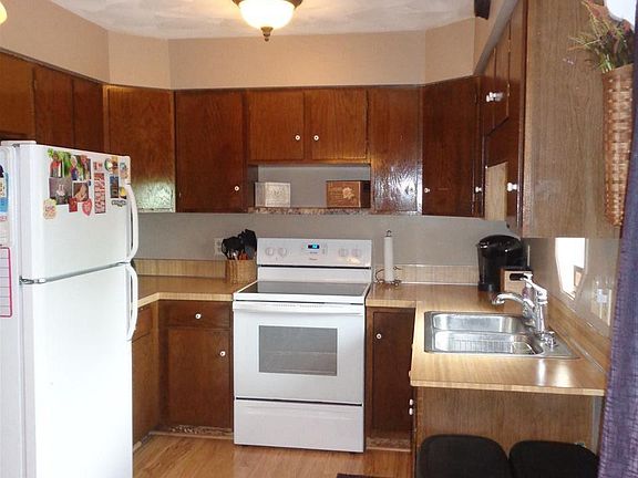 3rd image of 203 Holly Ln