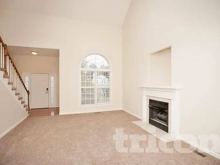 2315 Devonshire Dr — Photo 3