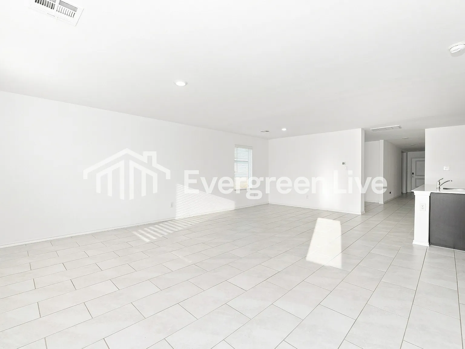 4 bed, 2.0 bath, 1784 sqft, $1,695 — Photo 4