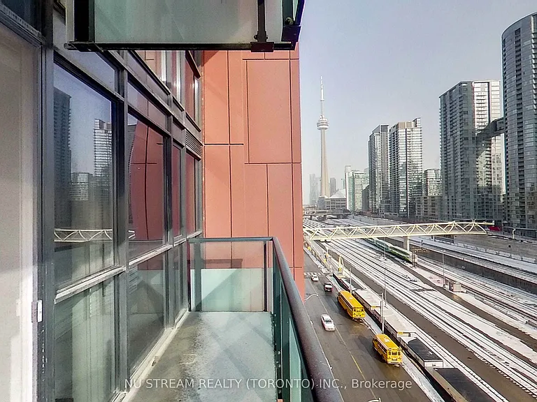 560 Front St W #829 — Photo 31