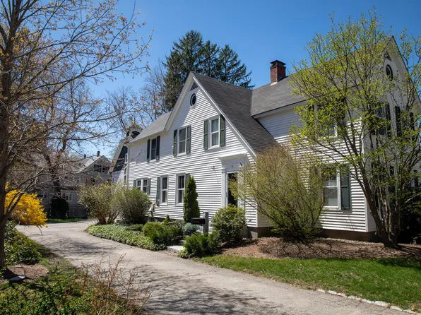 11 Summer Street, Kennebunk, ME 04043