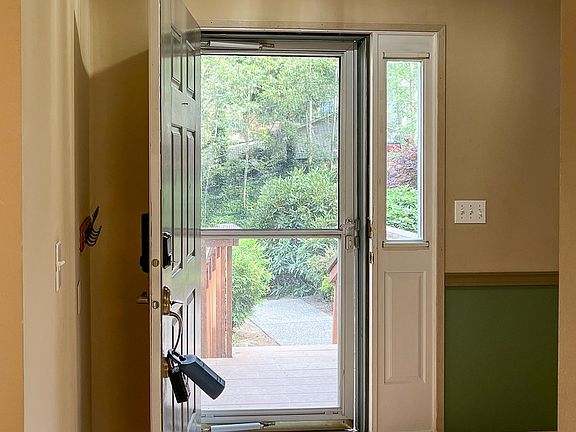 Entryway with laminate flooring through.>