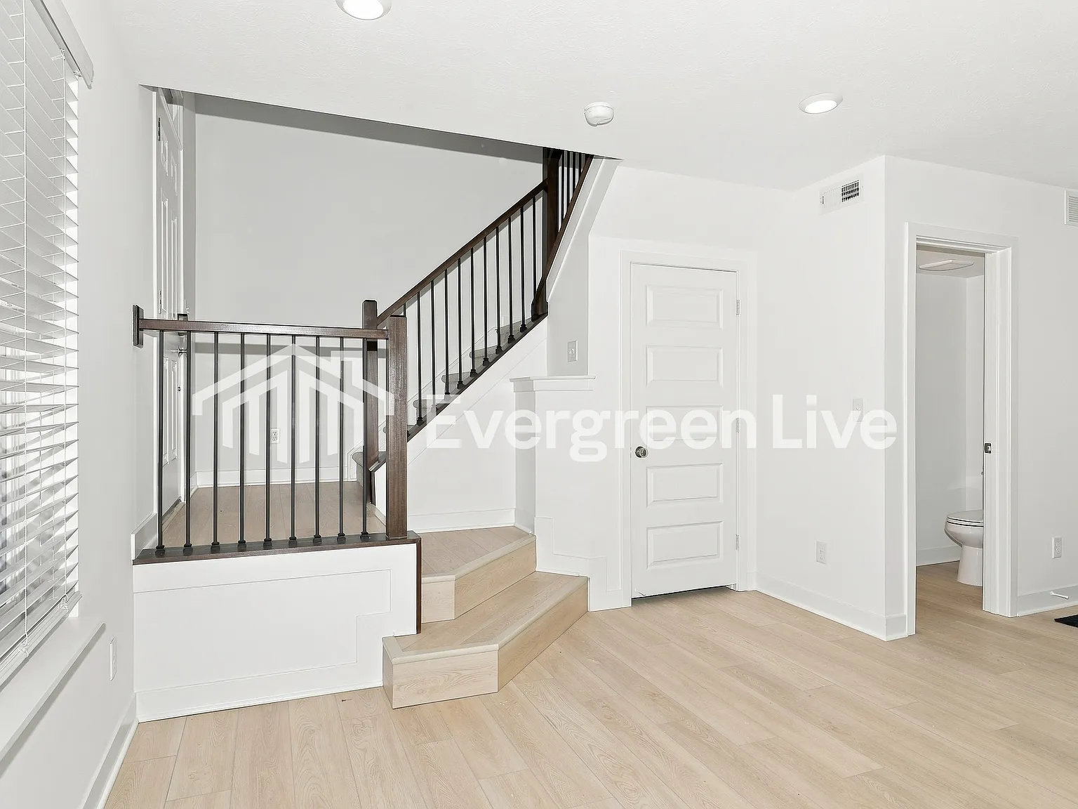 3 bed, 3.0 bath, 1710 sqft, $2,135 — Photo 3