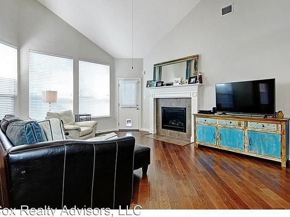 5th image of 599 Miramar Dr