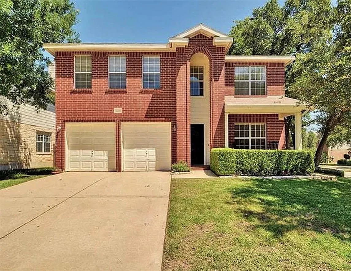 4 bed, 2.5 bath, 2900 sqft, $2,200 — Photo 1