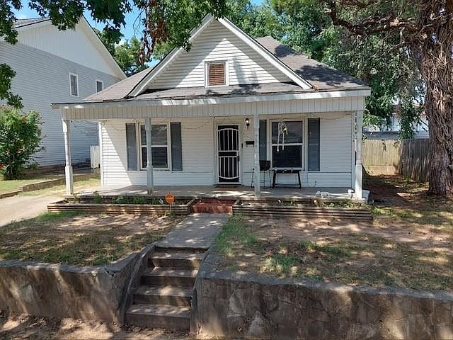 1st image of 734 N Market Ave