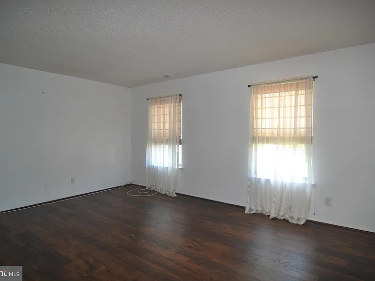 4004 Adelaide Dr — Photo 16