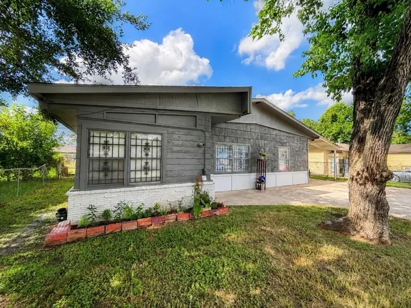 9113 Oak Knoll Ln, Houston, TX 77078