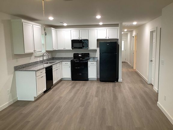 4th image of 626 NW 69th Ave