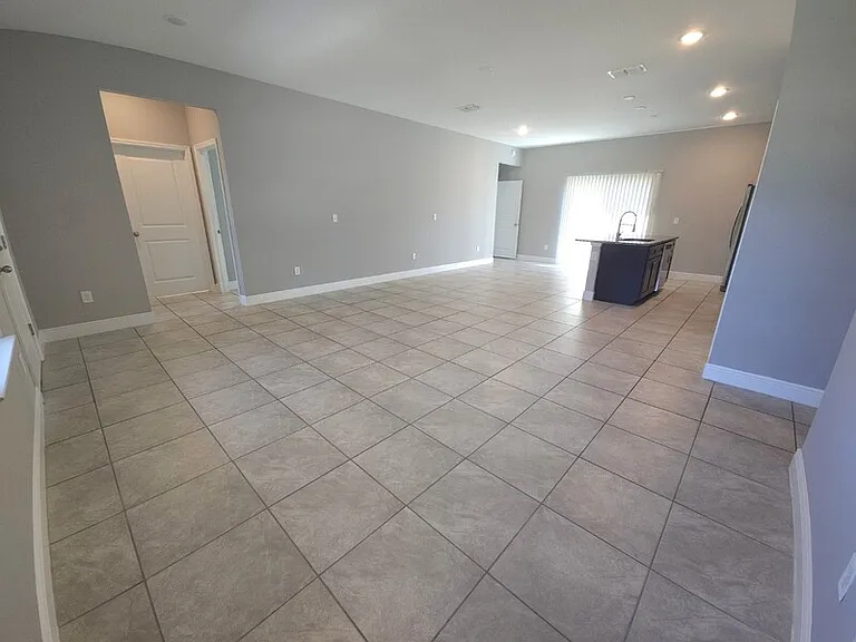 2210 SW 167th Pl — Photo 6