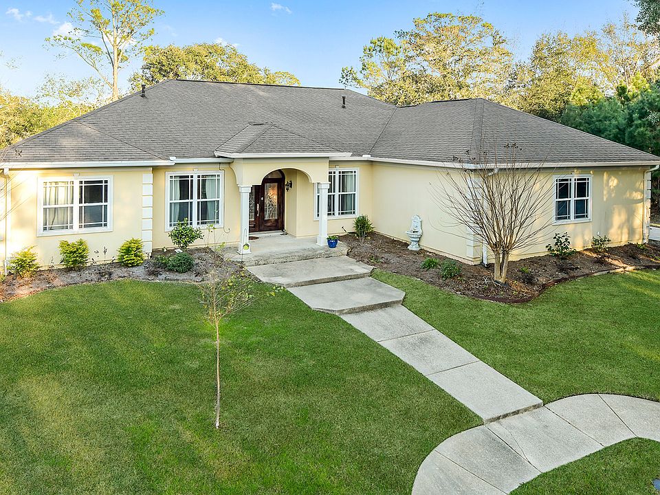 1st image of 106 Fairway Dr