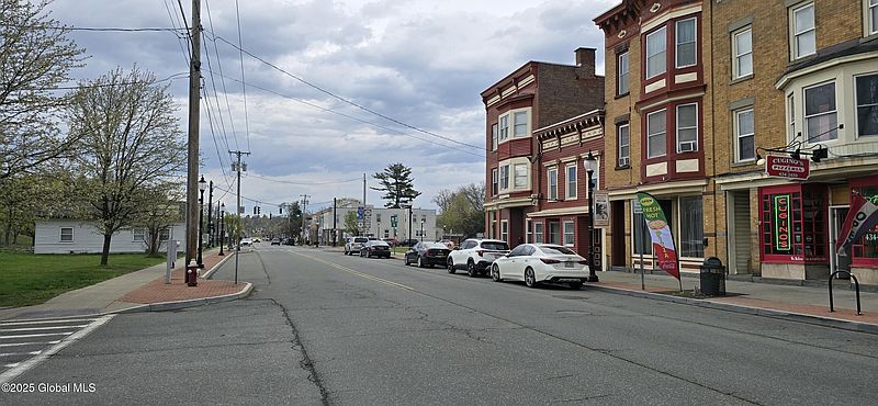 3rd image of 252-254 Broadway