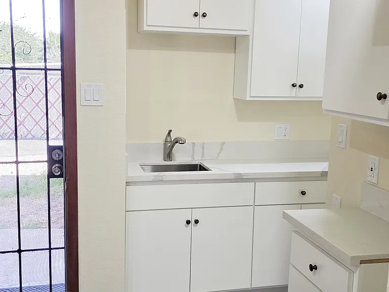 9607 Cypress Ave #4 — Photo 5