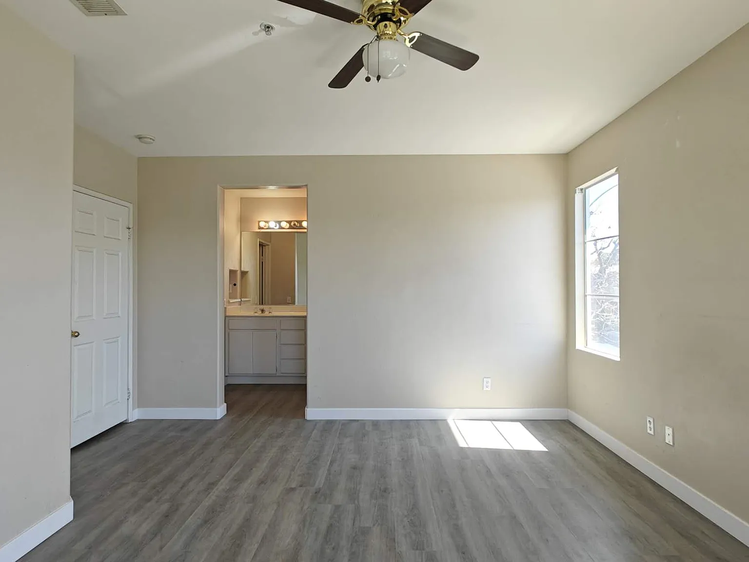 3 bed, 1408 sqft, $2,600 — Photo 2