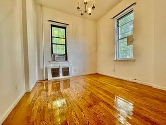 Rented by R New York