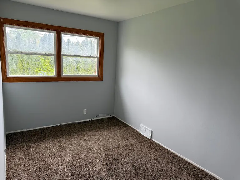 2461 Stieber St — Photo 5