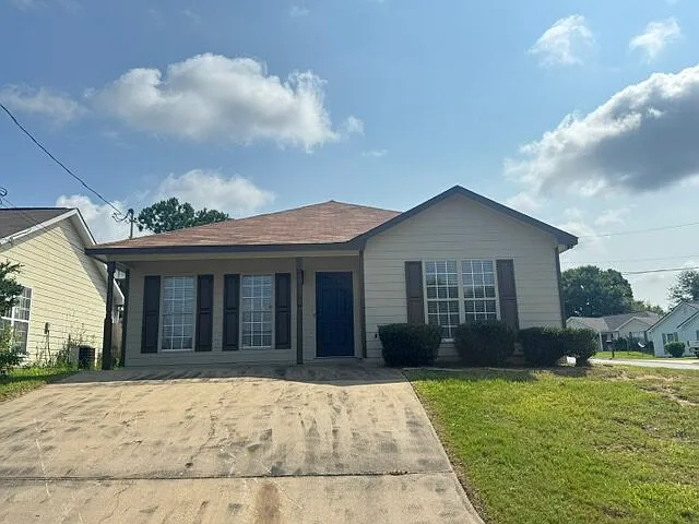 2208 Summerwind Dr — Photo 1