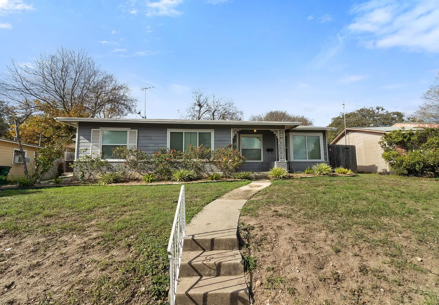 3 bed, 2.0 bath, 1913 sqft, $1,950 — Photo 1