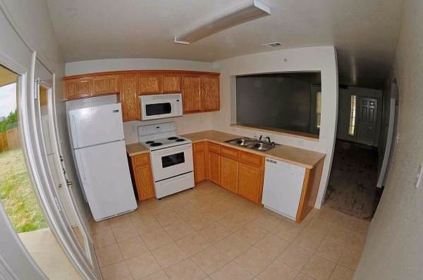 2nd image of 1904 Elms Run Ct APT B