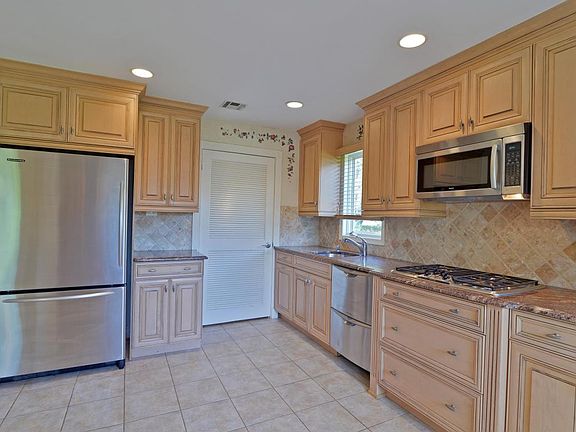 5th image of 191 Pear Dr