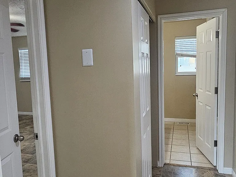 2318 E Claybourne Ave — Photo 15