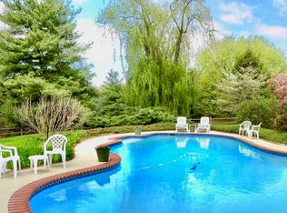 11105 Farm Rd, Great Falls, VA 22066