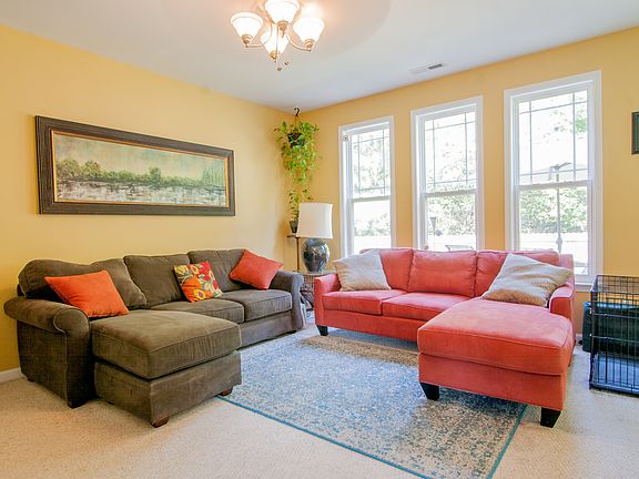 3rd image of 225 Marino Pl