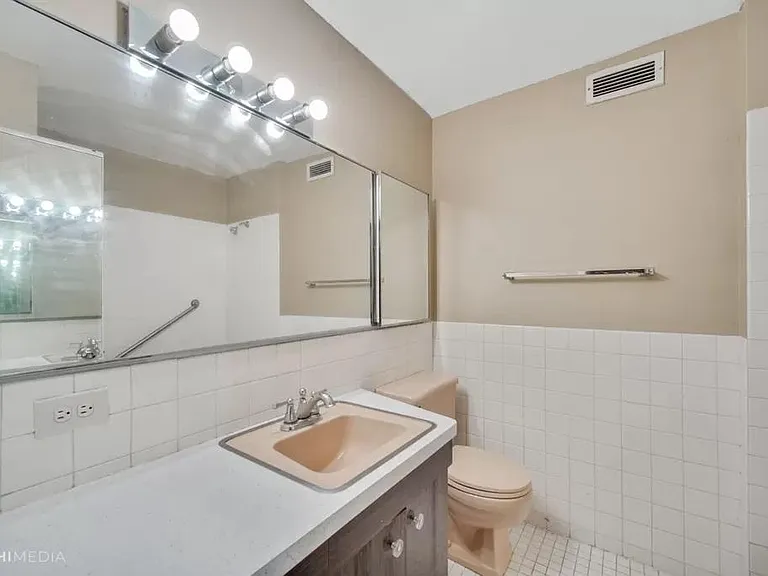 4250 N Marine Dr #1413 — Photo 14