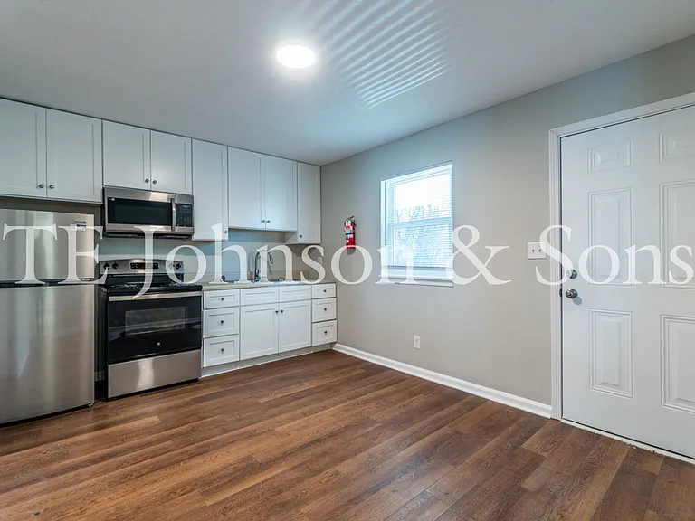 651 Summit St #A — Photo 11
