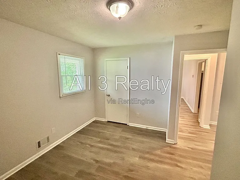 293 Rogers St — Photo 4