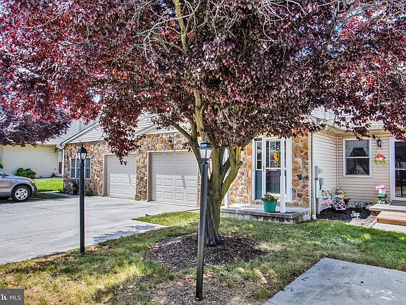 3rd image of 409 Springbrook Ct
