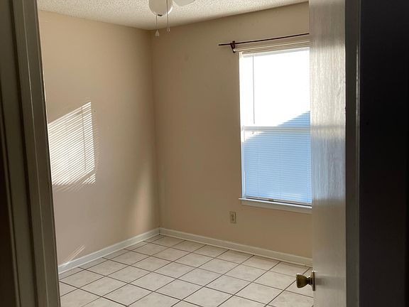 4th image of 613 Teleran St