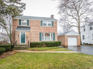 2211 Linneman St, Glenview, IL