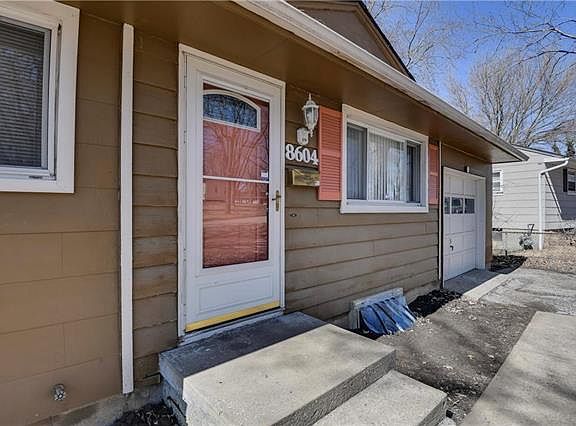 2nd image of 8604 Crystal Ave