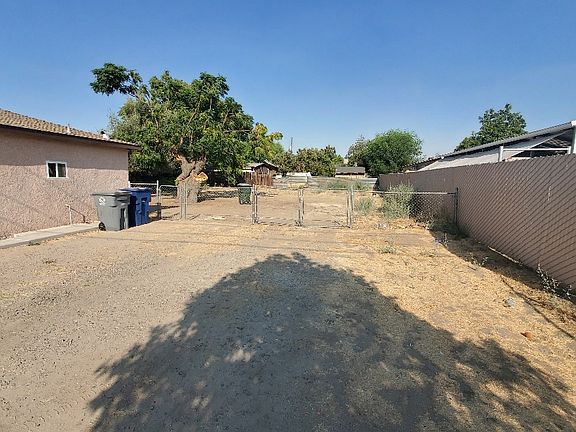 3rd image of 143 Santa Cruz St