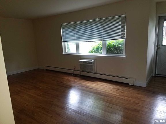 3rd image of 144 Regency Park #144