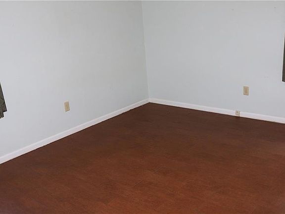 4th image of 1103 Victoria Cir