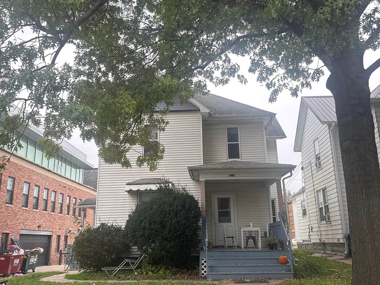 5 bed, 2000 sqft, $3,500 — Photo 1