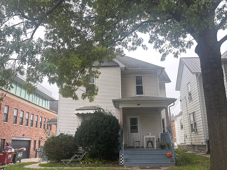 223 E Bloomington St