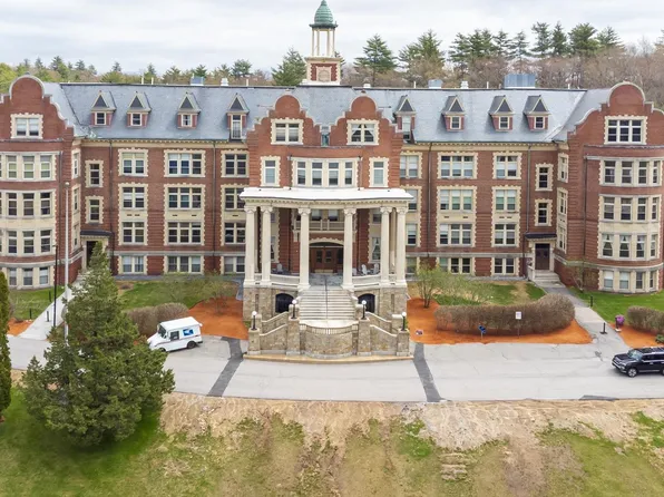 15 Mount Saint Marys Way #15, Hooksett, NH 03106