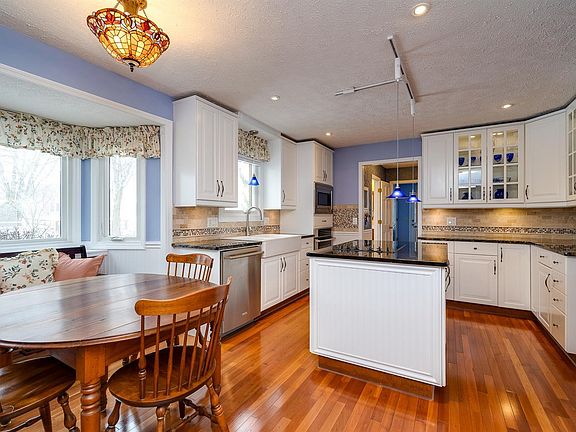 3rd image of 8159 Brownstone Dr